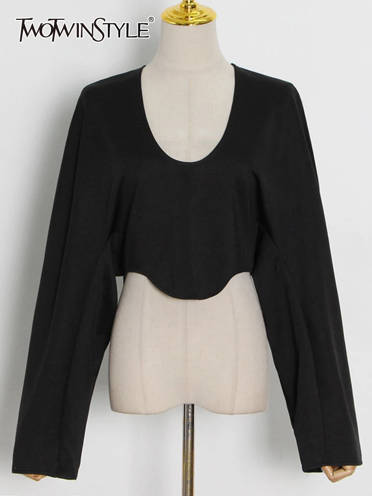 

Женская Асимметричная футболка TWOTWINSTYLE, повседневная Однотонная футболка с круглым вырезом и длинным рукавом, модная одежда 2022