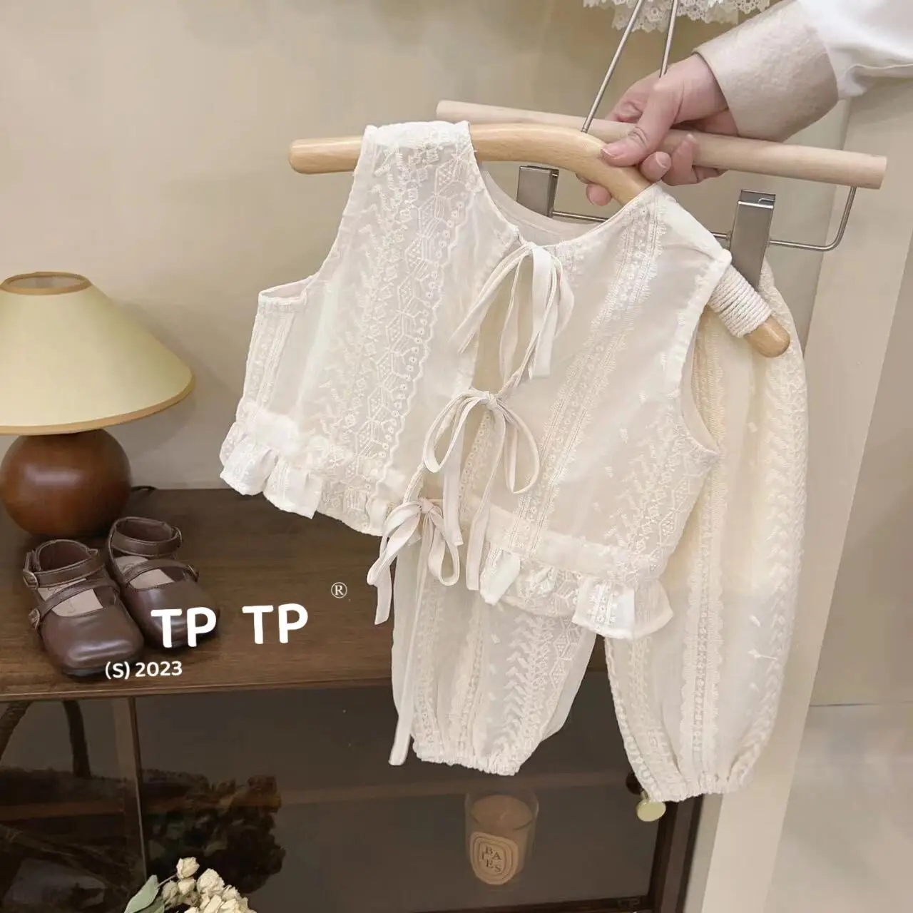 

2023 Summer Girls Sweet Two Pieces Suit Baby Kids Children Clothing Set Including Embroidery Sleeveless Shirt+ Pant