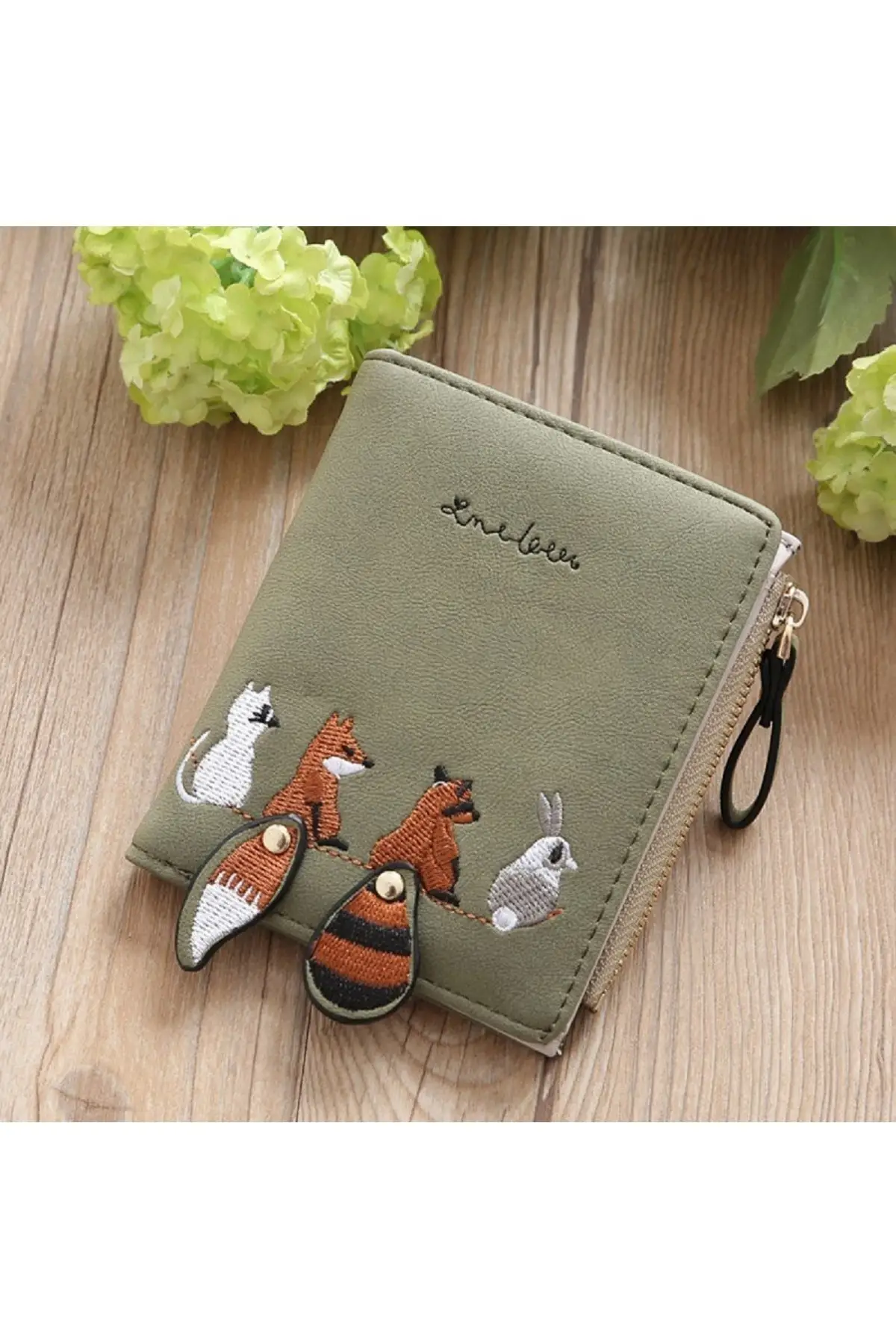 

Squirrel Embroidered Women Wallet Coin Compartments Vintage Design