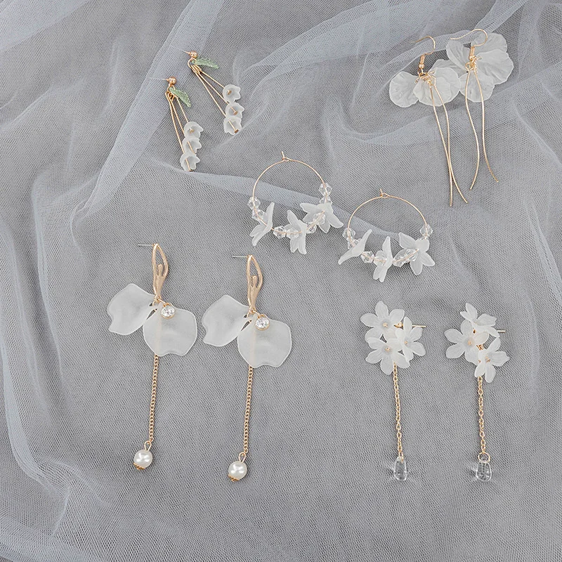 

Fashion Trend White Flower Drop Earrings Female Alloy Tassel Chain Pendant Earrings Korean Wedding Earrings Party Jewelry