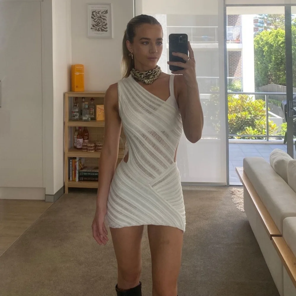 

2023 Summer Popular Design Sense Splicing Oblique Shoulder Hollow Out Perspective Solid Color Sexy Dress Women's Wear