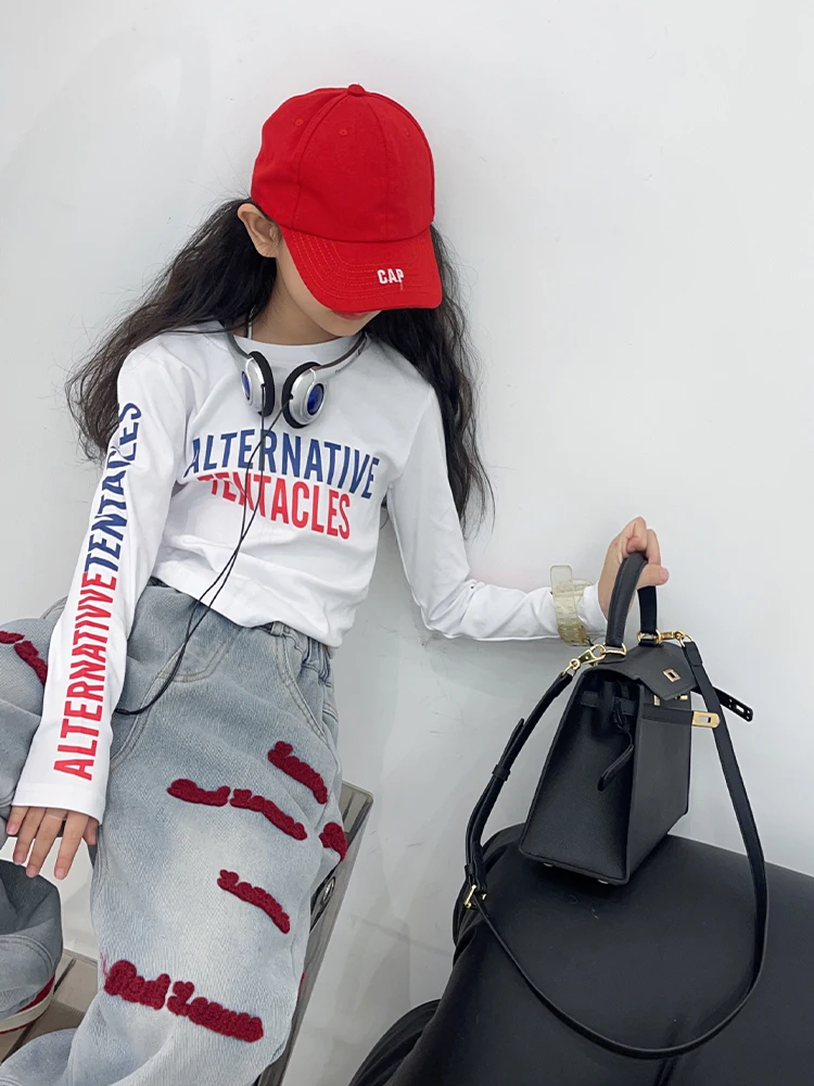 

Белая нижняя рубашка для девочек, новинка весны 2023, верхний топ с буквенным принтом, облегающая футболка