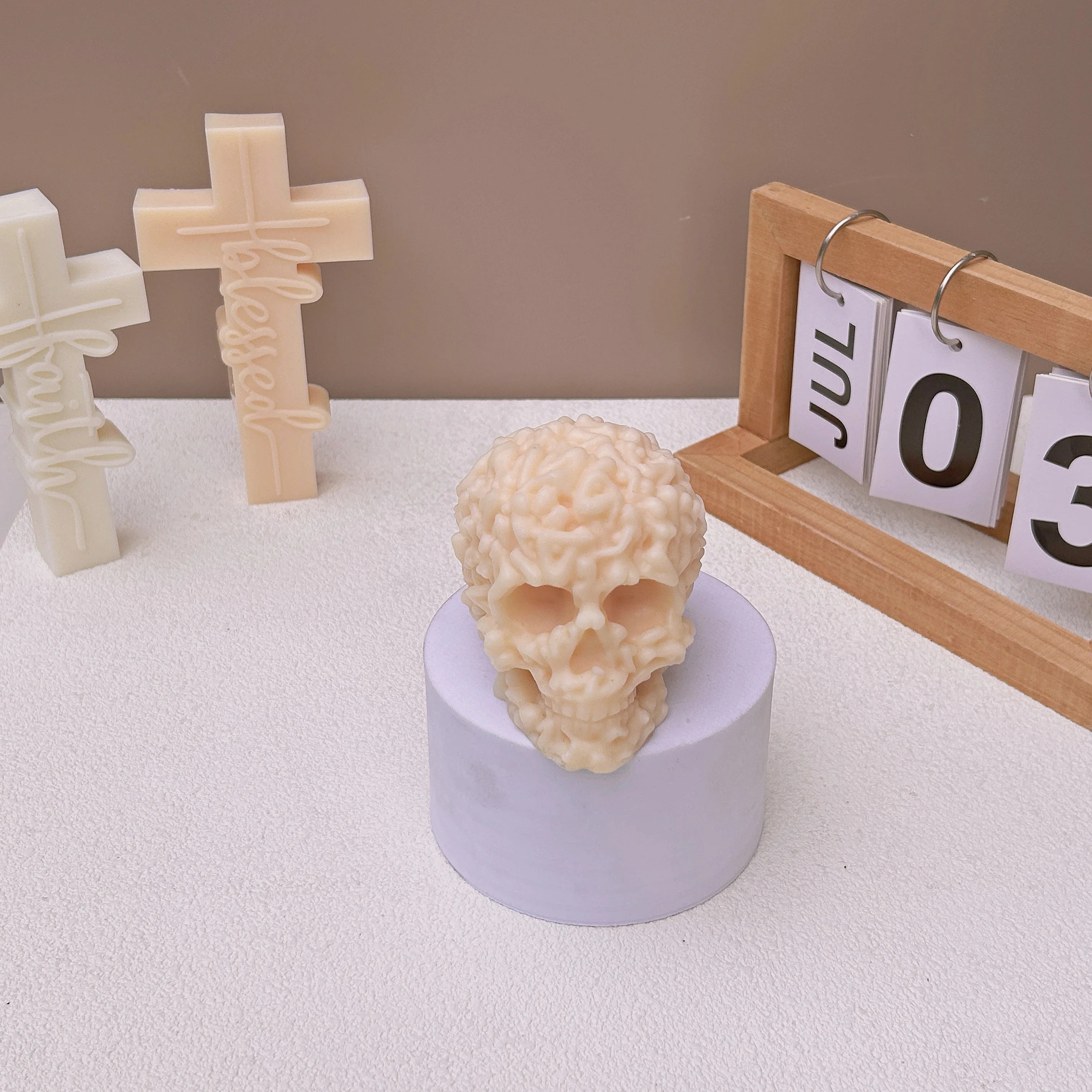 Силиконовая форма в виде головы черепа и свечи большого размера штукатурка для