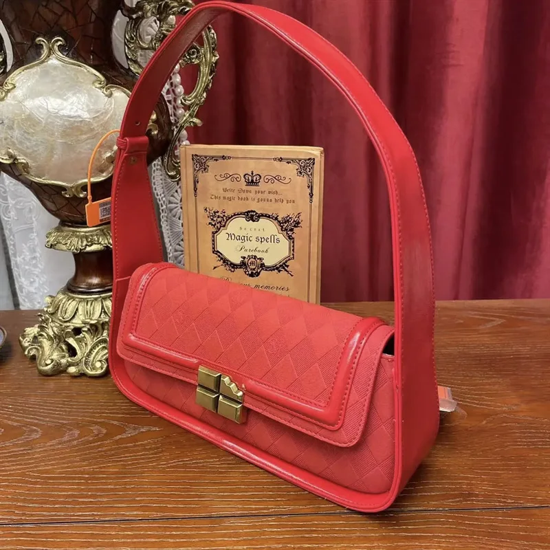 Retro French Stick Small Red Bag Women's Bag 2023 New Light Luxury Brand Simple Fashion Single Shoulder Messenger Bag Sac