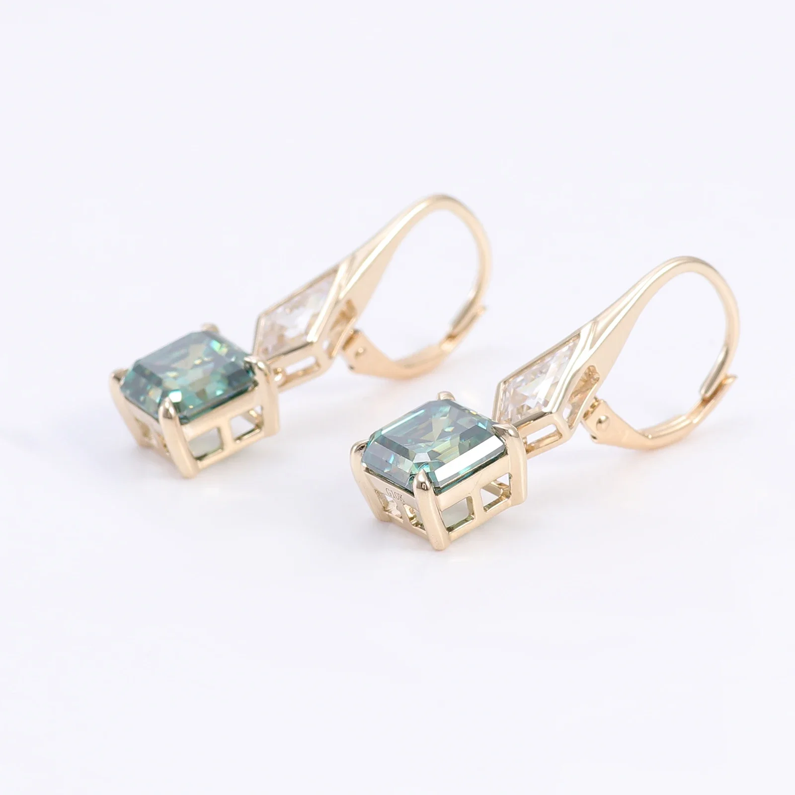 Серьги-подвески женские из желтого золота с муассанитом 10 к