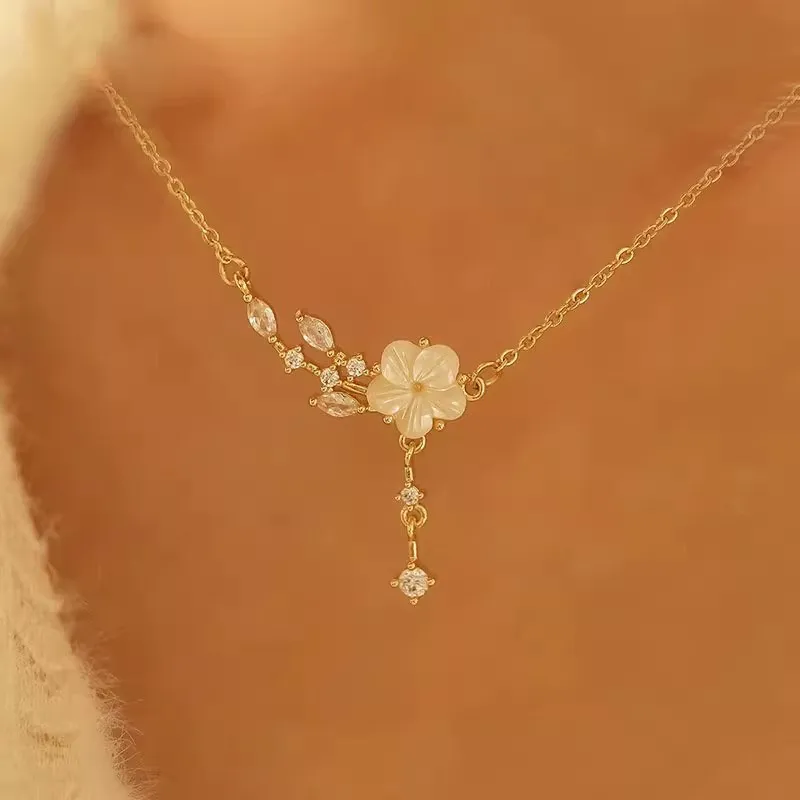 

Gold Color Shiny Zircon Flower Charm Pendant Necklace for Women Girl Punk Party Jewelry Gift e545