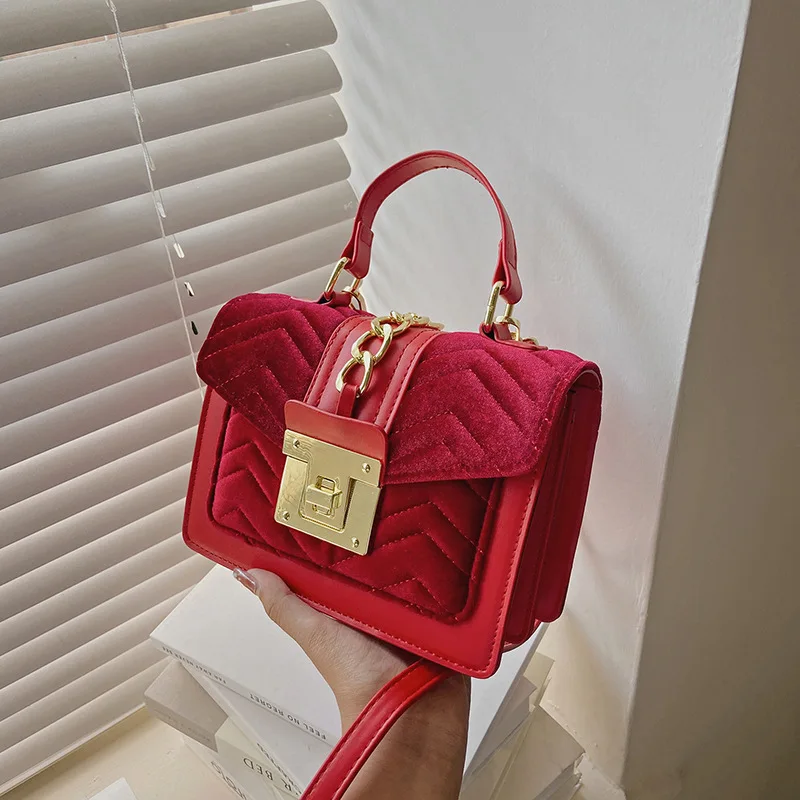 Velvet Hat and bags Fall Winter Shopping Warm Soft Crossbody Purse And Handbags Luxury Women Velvet Caps And Handbag Set 2022