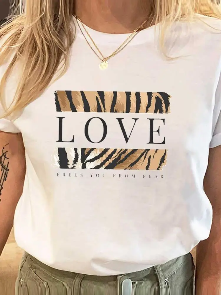 

Женская футболка с коротким рукавом, леопардовым принтом и надписью