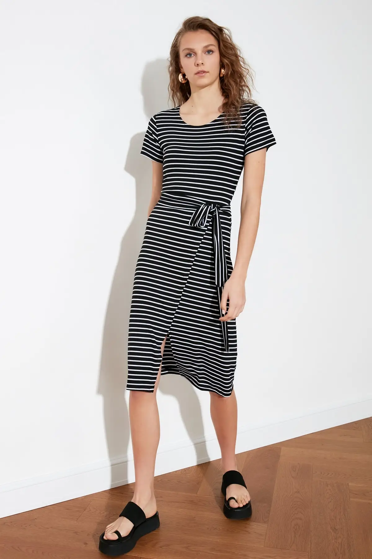 Темно-синее трикотажное платье в полоску | Женская одежда