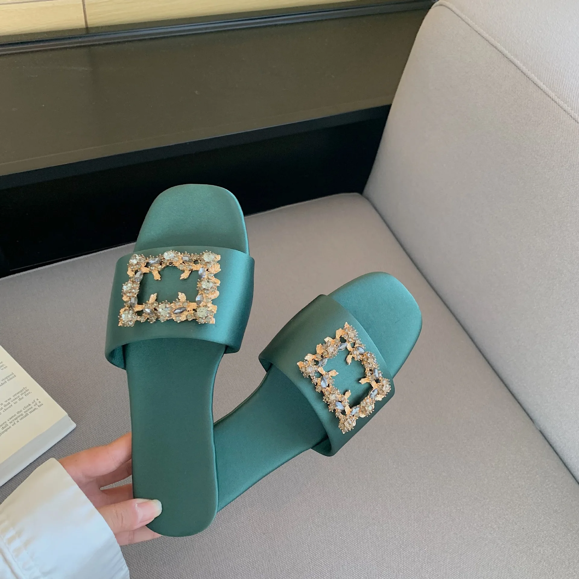 Women's Slippers Summer 2022 Rhinestones Flat Elegant Sandals Female Fashion Outdoor Beach Shoes Slides Chanclas Mujer Playa