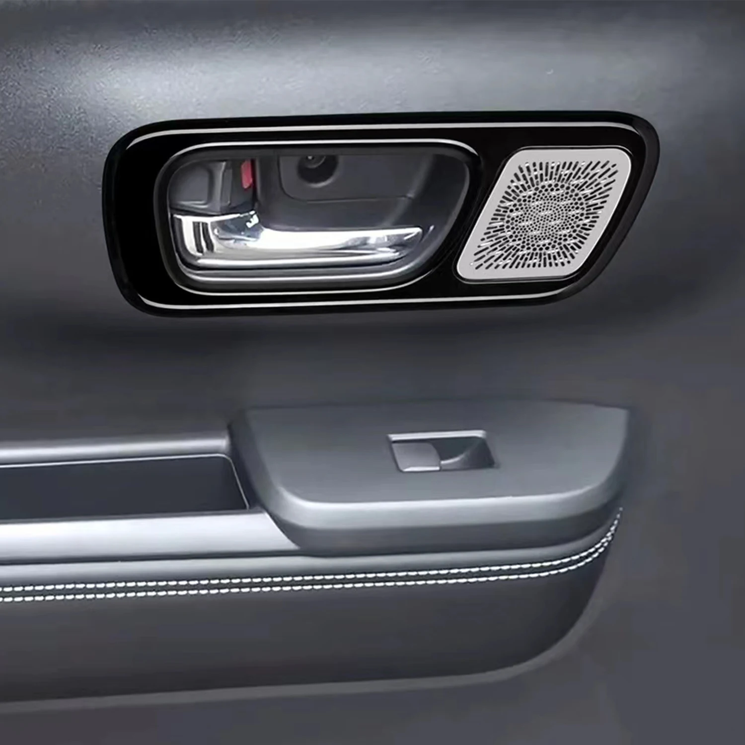Фото Накладка на боковую дверную ручку салона автомобиля, 2 шт. для Honda N-BOX 2024 2025 (только для высокооборудованной версии) №4