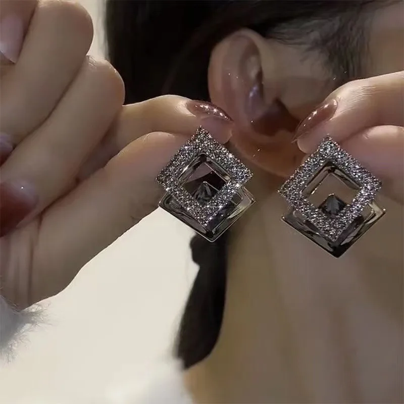 

Fashion Trend Unique Design Exquisite Light Luxury Micro-inlaid Zircon Butterfly Tassel Ear Thread Ladies High Jewelry PartyGift