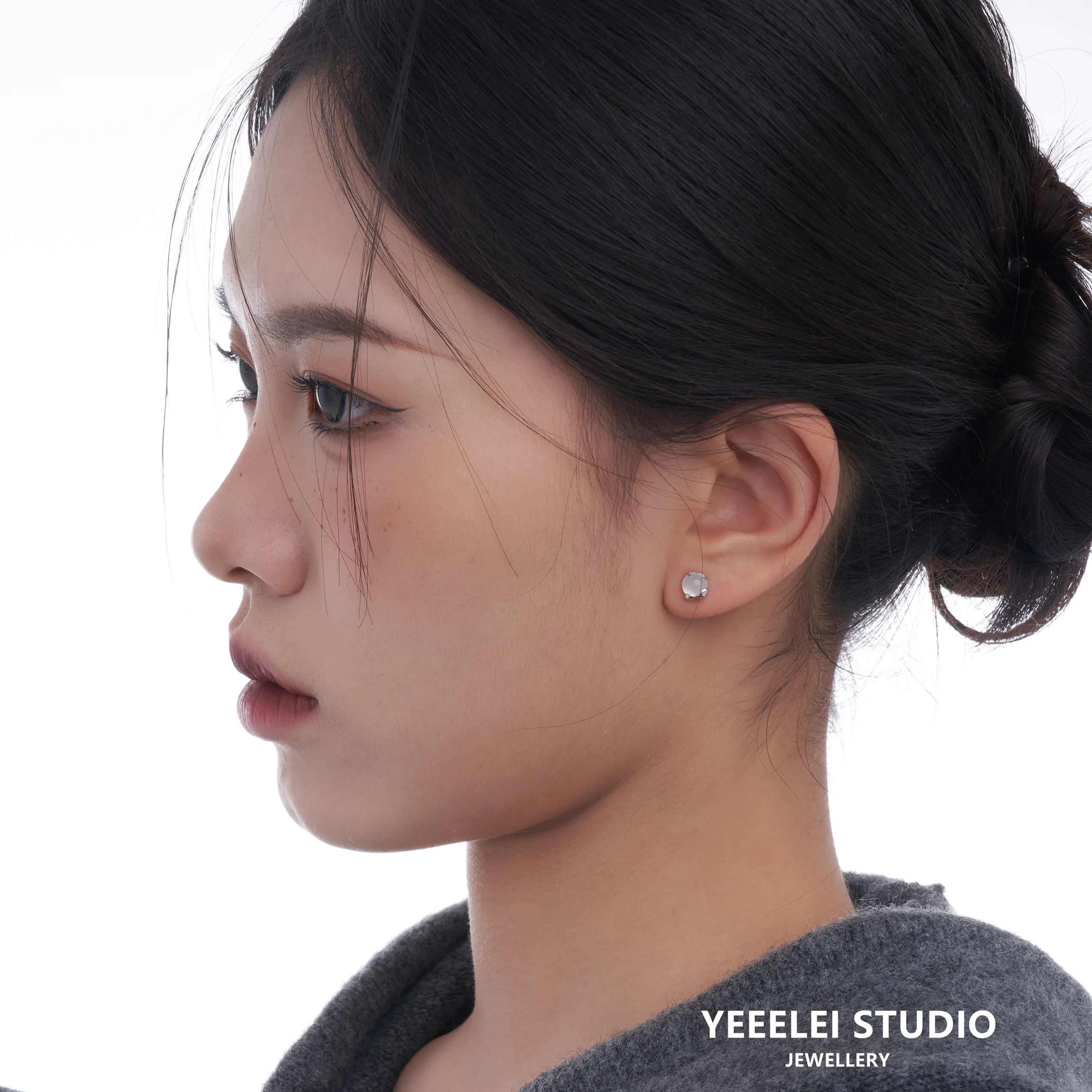 Густой снег на карнизе! Женские серьги-гвоздики из стерлингового серебра с белым