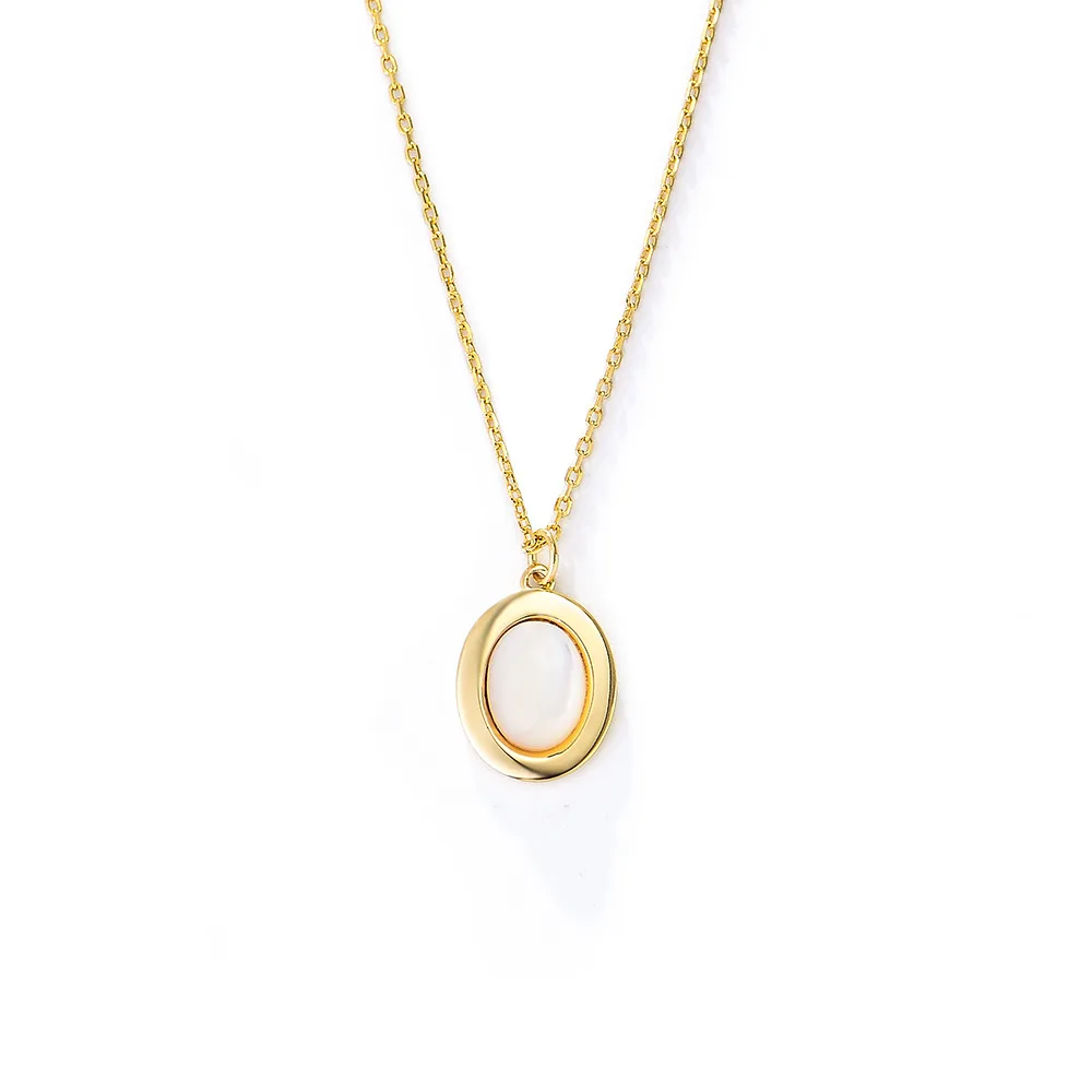 

European and American Vintage Oval Natural White Fritillaria Shell Pendant
