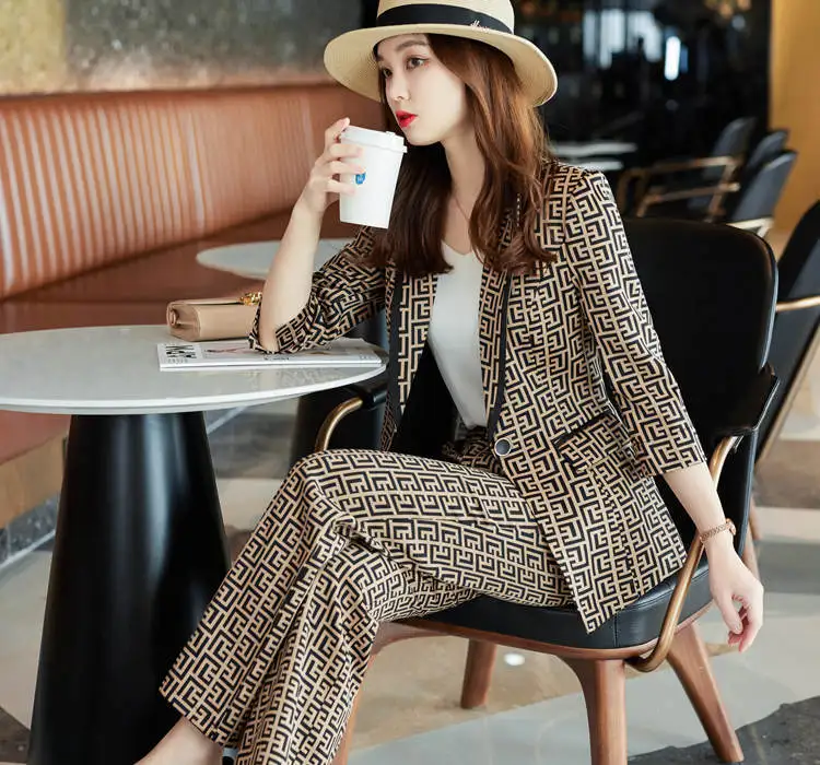 Женский повседневный костюм в клетку пиджак с одной пуговицей и прямыми брюками