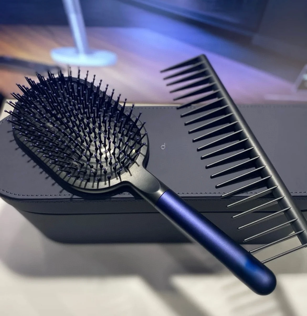 

Prussian Air Cushion Massage Comb Anti-static Comb Wide Tooth Comb Two-piece Straight Comb