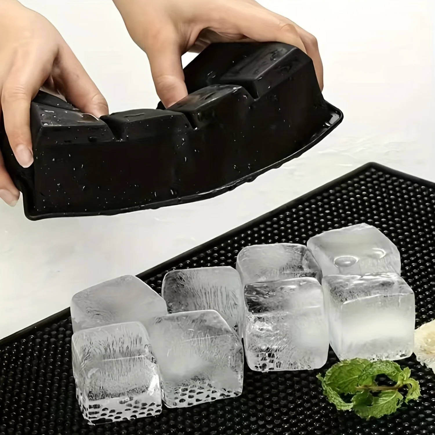 Силиконовая форма для изготовления кубиков льда с крышкой бытовой ящик