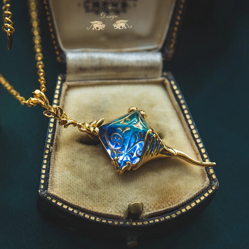 

Witch's Necklace Phoenix Bell Flower L Vintage Magic Crystal Western Retro Pyramid Pendant Gilded