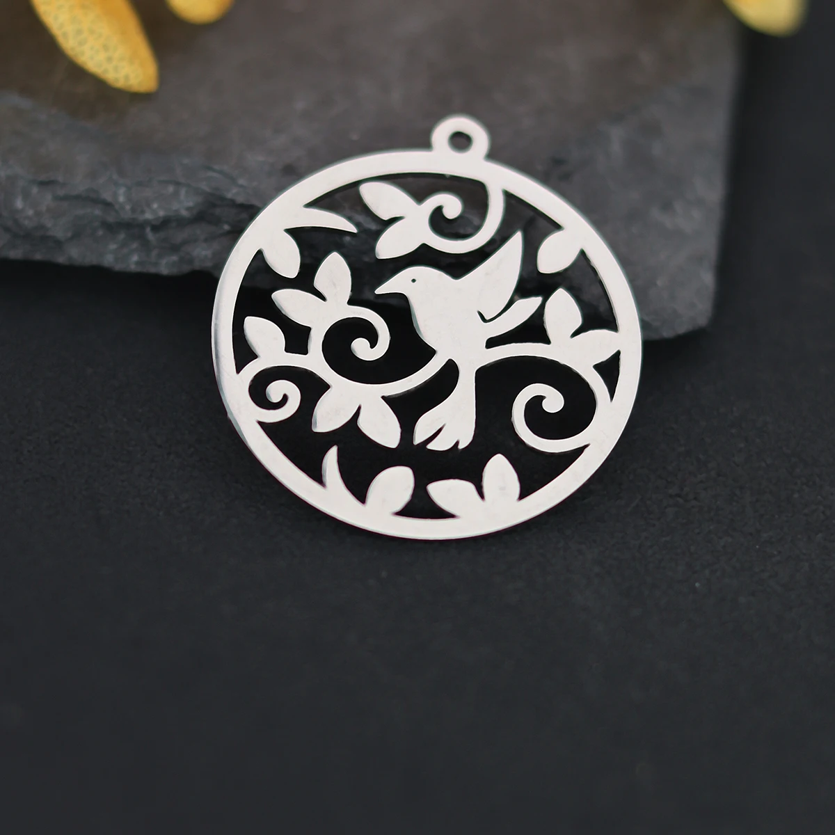 3 шт. изысканные филигранные Летающие птицы листья круглые полые подвески