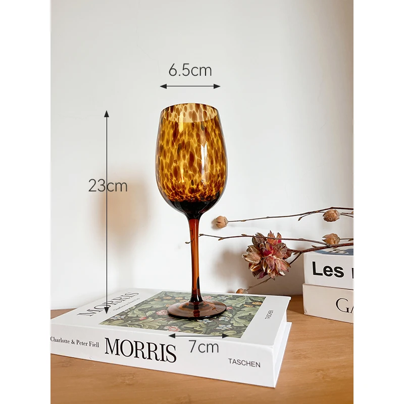 

Стеклянная чаша для красного вина с леопардовым принтом