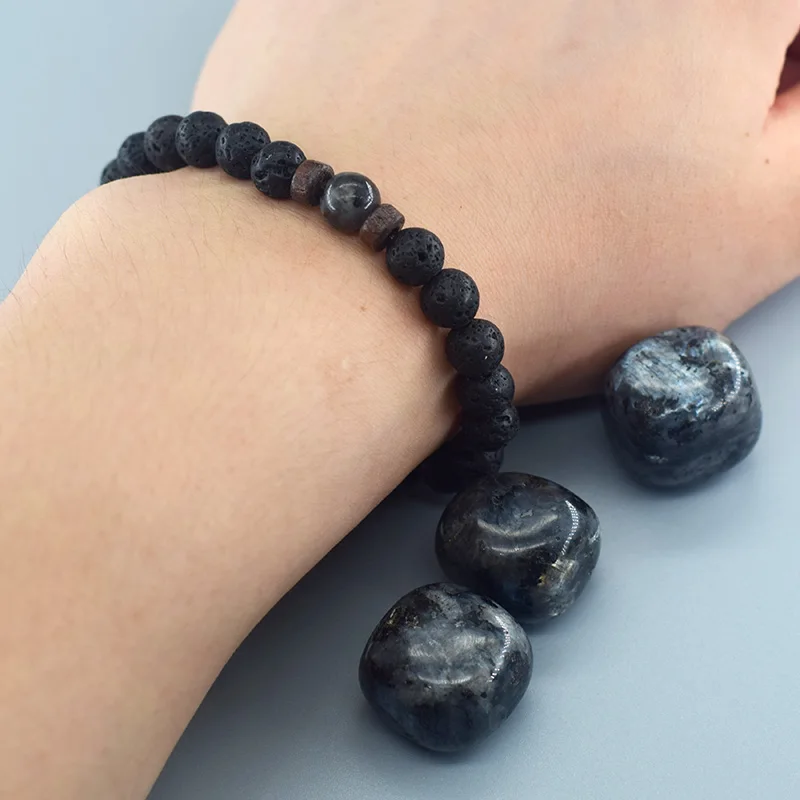 Браслет из бусин натурального черного лабрадорита с лунным камнем
