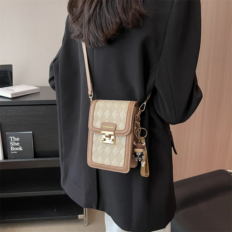 Summer Luxury Fashion Mini Shoulder Bag Women's 2023 Small Popular Lightweight Mobile Phone Bag Latticed Crossbody Waist Bag