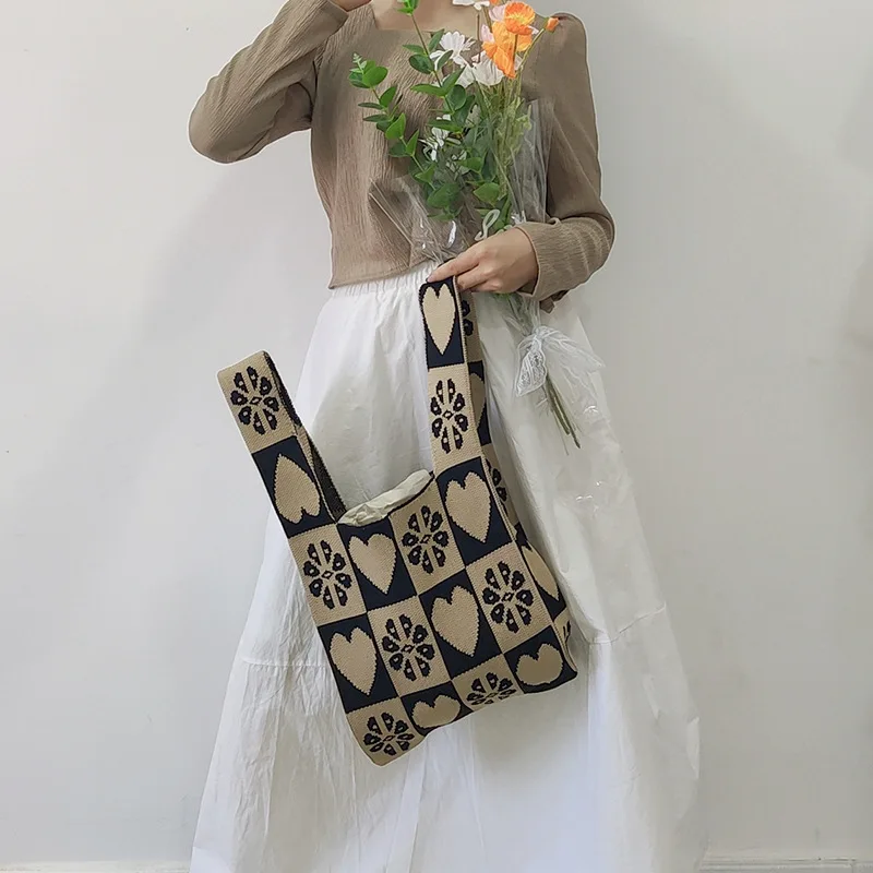 

Women's Shoulder Bag Fashion Brown Heart Knit Vintage Casual Large Capacity Jacquard Woven Female Underarm Tote Shopping Bags