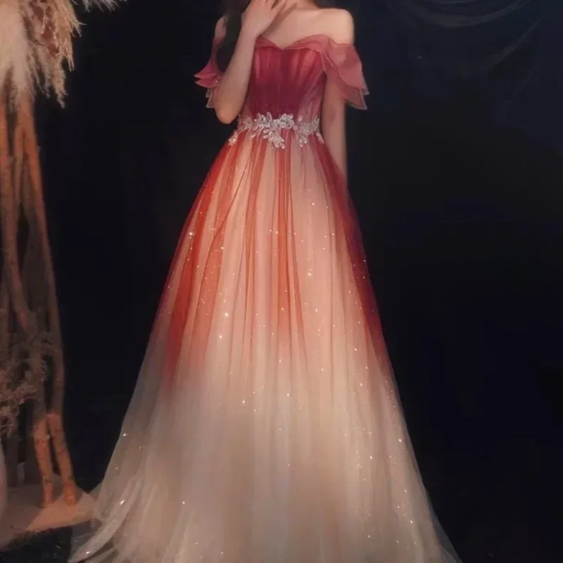 Женское вечернее платье с аппликацией из шелкового крепа