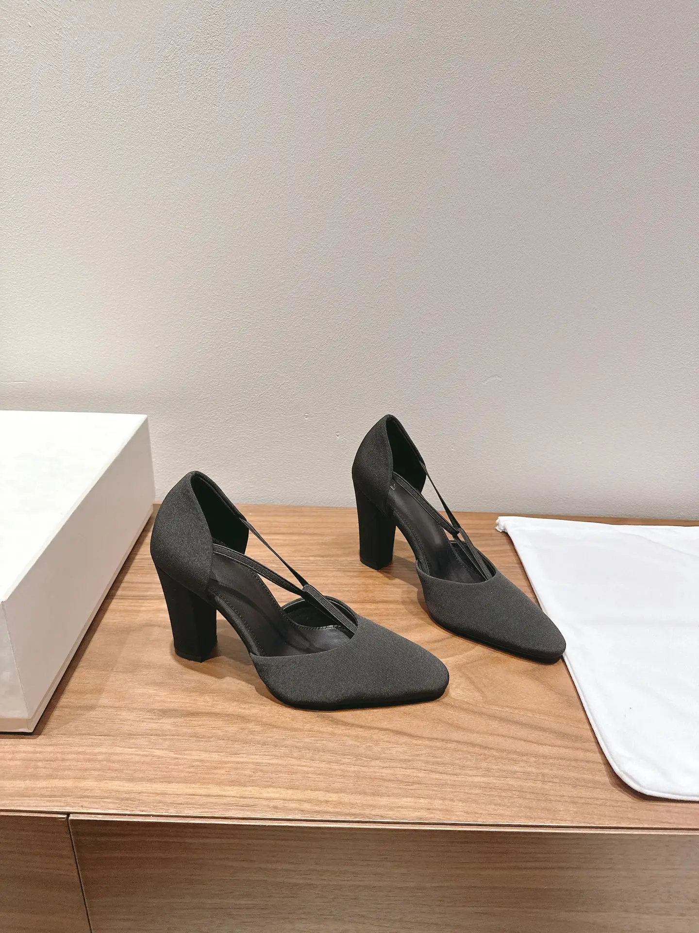 Женские туфли на толстом каблуке Размеры 35-39