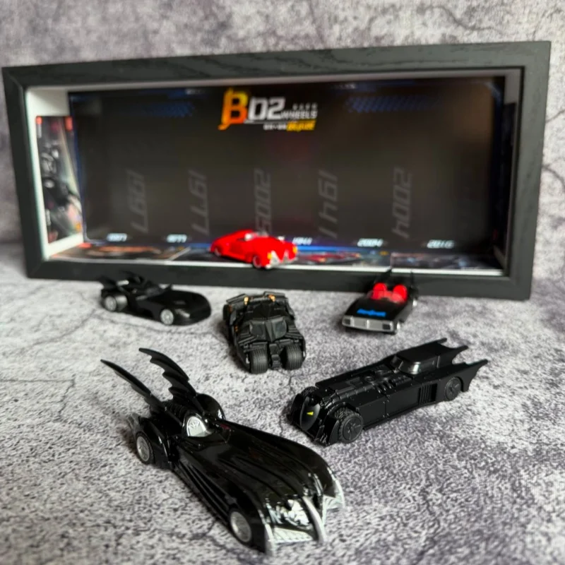 Фото Оригинальный Blokees 1:64 Бэтмобиль Бэтмена E02 Dark Knight, коллекционная модель автомобиля Бэтмобиль 2008 года в слепой коробке, игрушка для сборки, коллекционная модель из Готана Сити №3