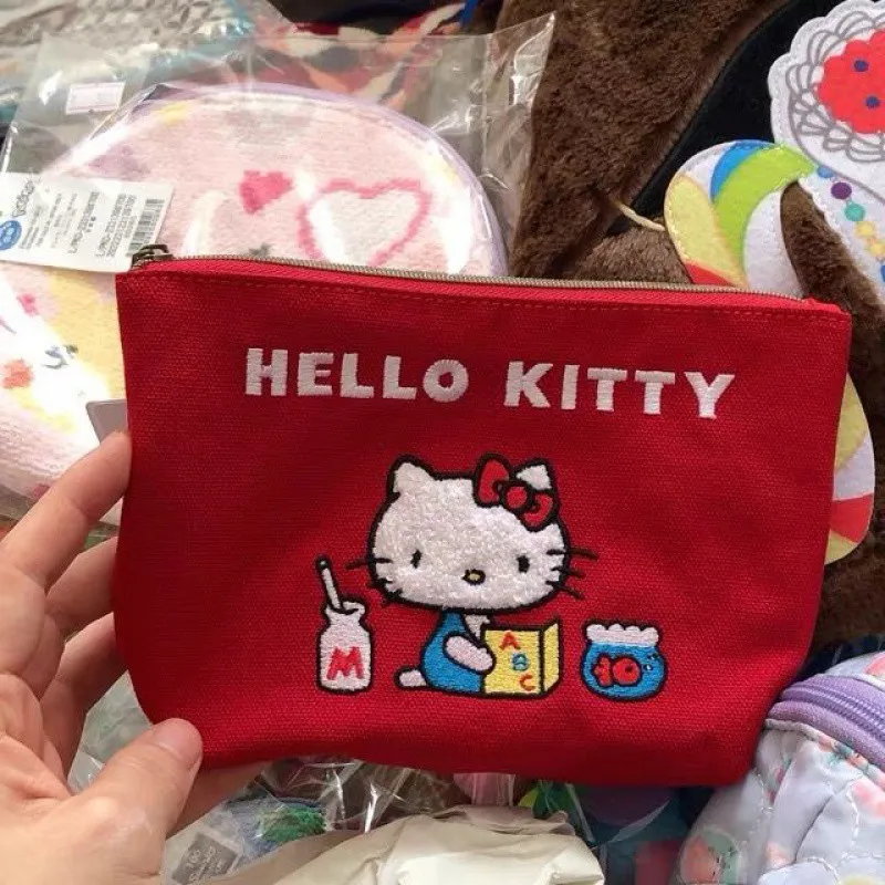 

MINISO Косметичка Hello Kitty красная