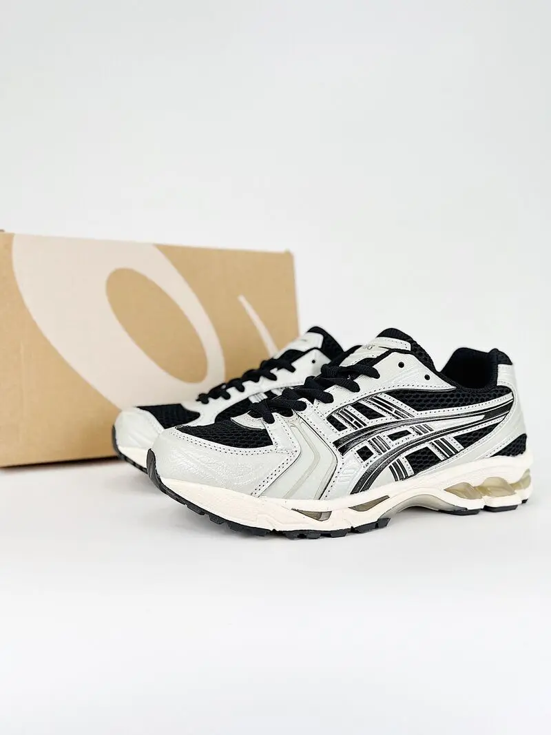 кроссовки ASICS