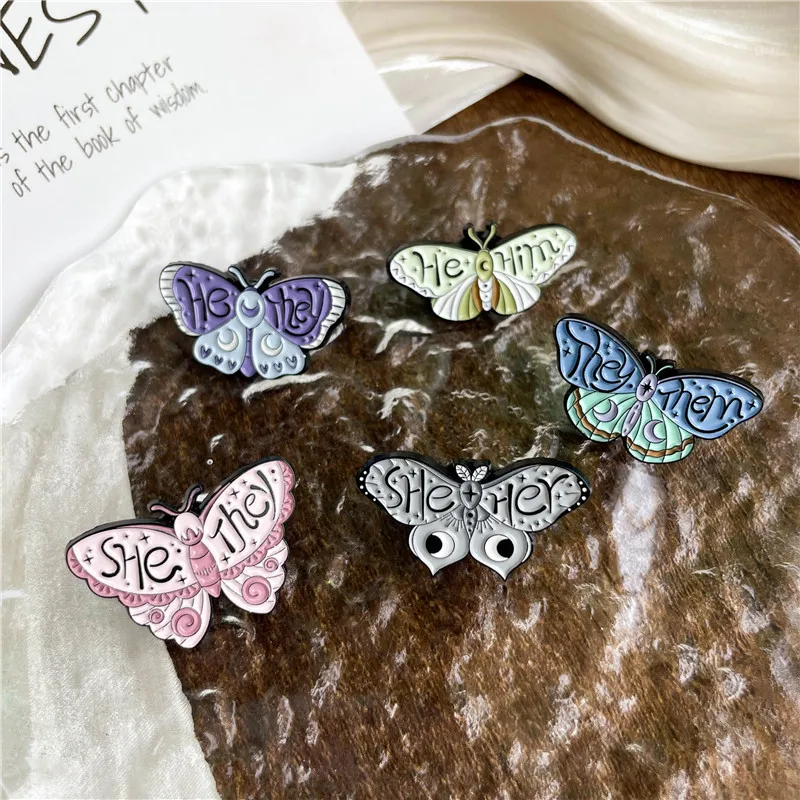 Мультяшная розовая синяя эмалированная брошь в виде бабочки свежие милые лунные