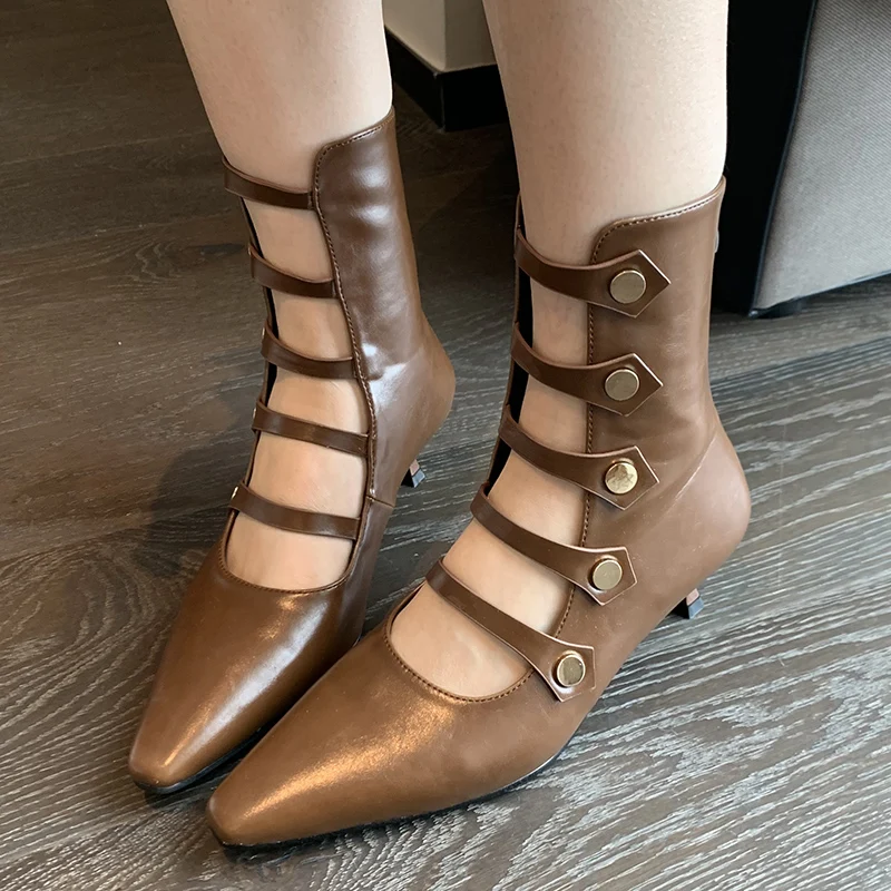 

Женские ботинки на низком каблуке, с острым носком, на молнии