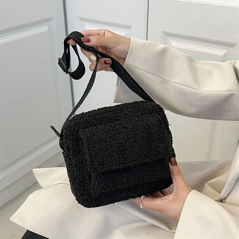 

Новинка 2022, плюшевая тканевая женская сумка через плечо, маленькая модная зимняя женская сумка из овечьей шерсти с пушистым мехом, дизайнерские сумки