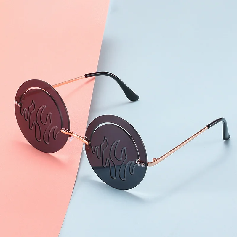 

Новинка 2022, солнцезащитные очки в стиле панк, дикие круглые очки в стиле ретро, модные солнцезащитные очки в круглой оправе с пламенем для же...