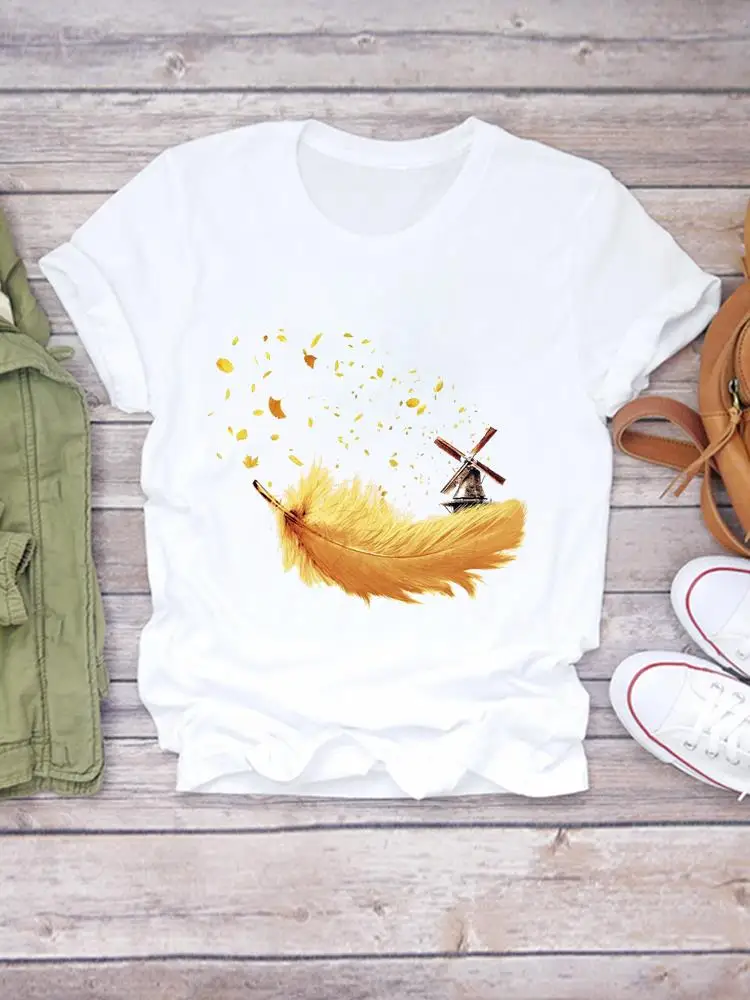 

Женская футболка с принтом в виде перьев, с акварелью