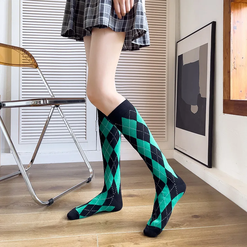 

Новые модные теплые женские длинные носки с бриллиантами на осень и зиму хлопковые высококачественные гольфы до колена в японском стиле ре...