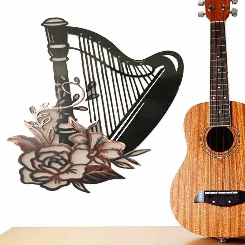 

Абстрактные музыкальные инструменты, металлическое художественное украшение, металлическое уникальное искусство, внутренний двор, гитара, настенное искусство