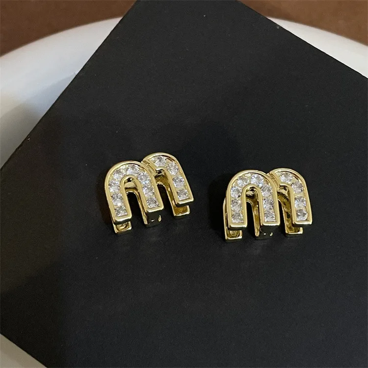 

Light Luxury High Quality Fashion Retro European and American Style Gold Plated Inlaid Rhinestone Double Sided Letter M Earrings