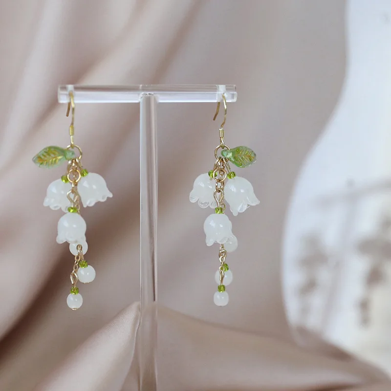 

Sweet temperament small fresh white lily of the valley flower earrings elegant and gentle earrings