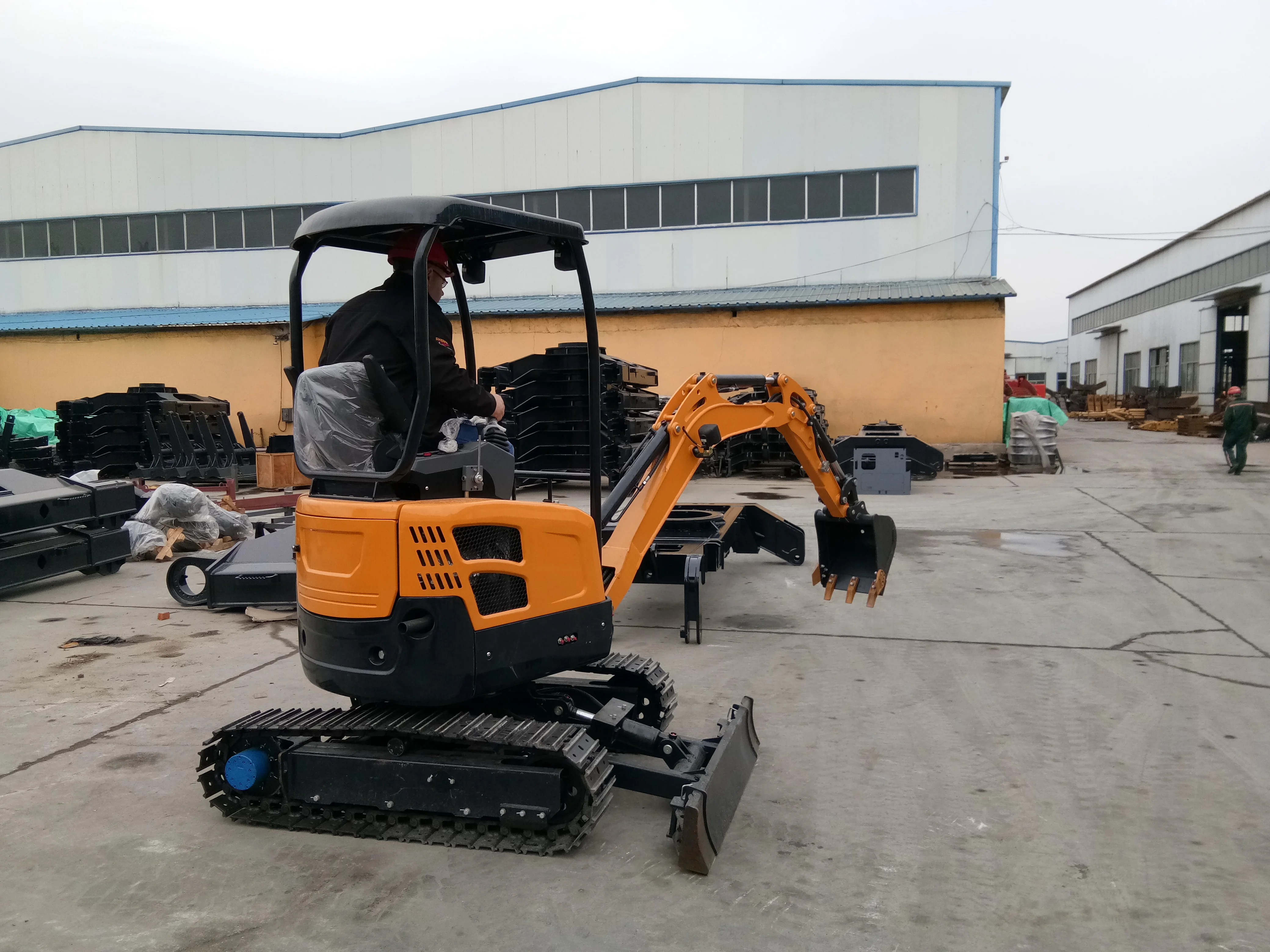 Рисунок 5 - Небольшой мини-экскаватор для теплицы