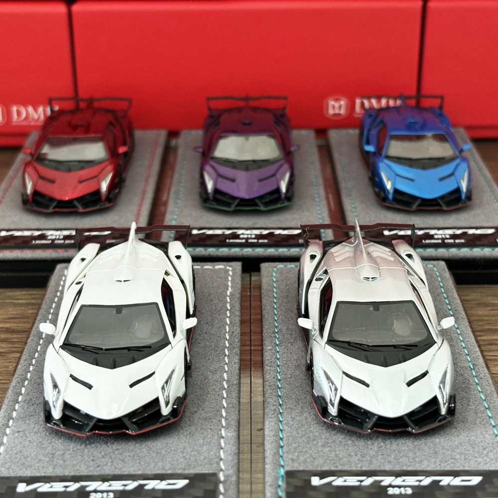 Фото Модель автомобиля из смолы DMH 1:64 Veneno №1