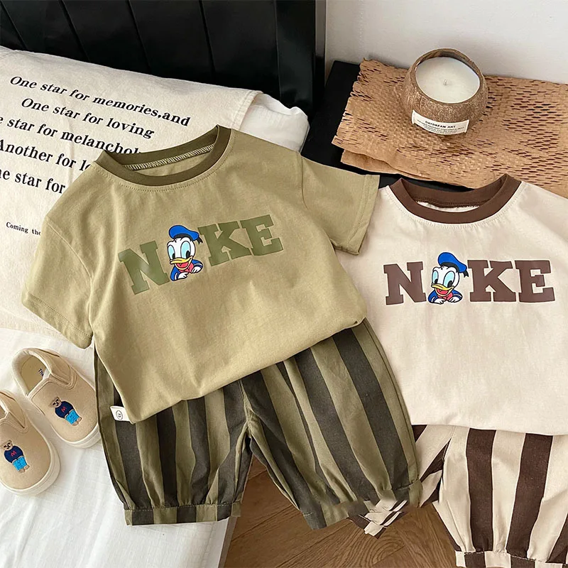 

Kawaii Disney Дональд Дак Новинка летняя футболка для мальчиков и девочек с буквами мультфильмов полосатые брюки комплект из двух частей милый уд...