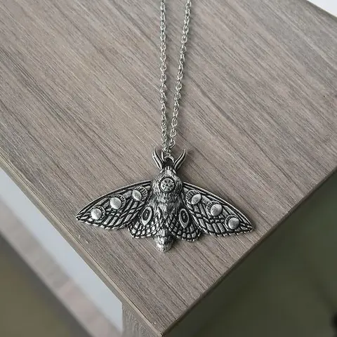 Серебряный кулон голова и мотылек