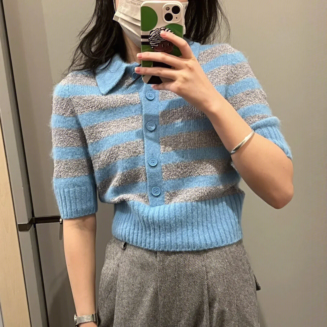 

Женский трикотажный топ с отложным воротником и рукавом до локтя