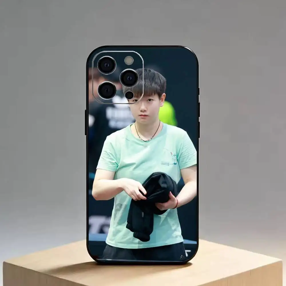 Фото Чехол для телефона Sun Yingsha (игрок в настольный теннис) для iPhone 17, 16, 15, 14, 13, 12, 11 Plus, Pro Max, XS, мягкий силиконовый, черный №2