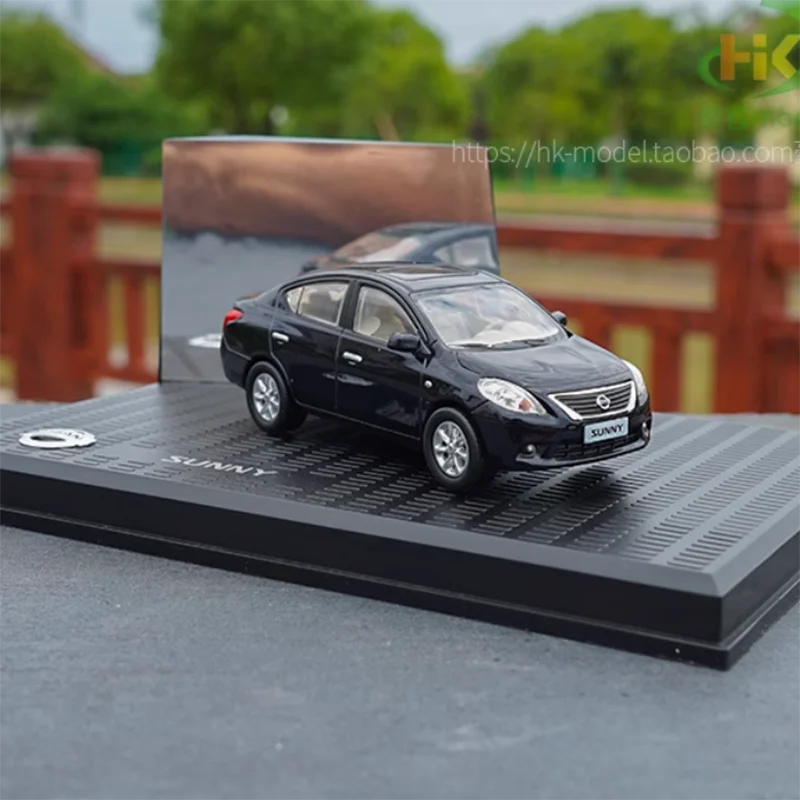 Литая под давлением модель автомобиля из сплава Nissan Sunny в масштабе 1:43 готовая