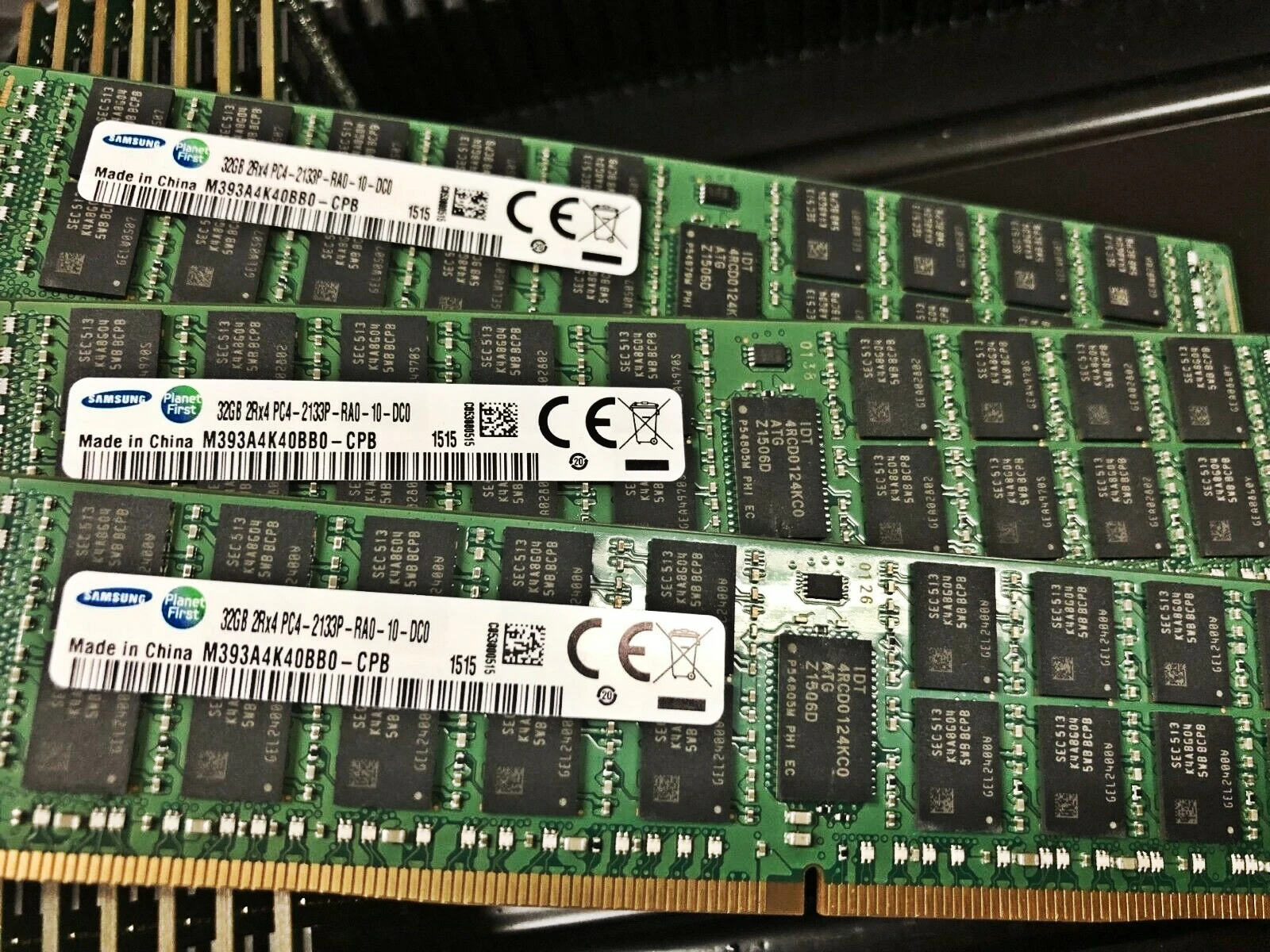 

Оперативная память 32G DDR4 2RX4 2133P RECC M393A4K40BB0-CPB Серверная память 1 шт.
