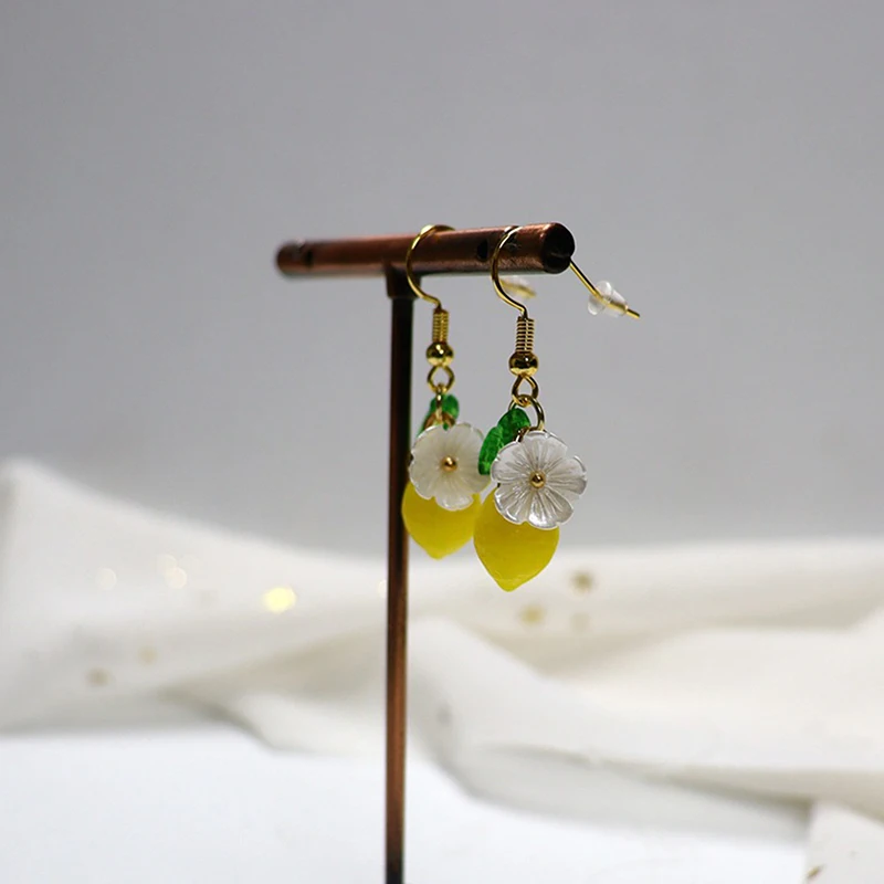 1 пара симпатичных полимерных сережек в форме лимона с креативным дизайном